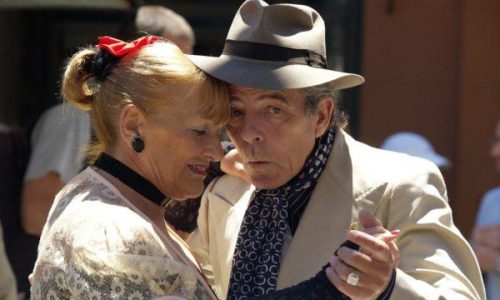 Argentinien, Mann und Frau tanzen