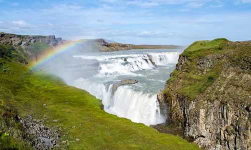 Island Gullfoss Wasserfall mit Regenbogen
