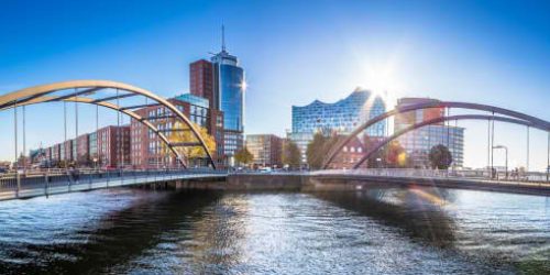 Hamburger Hafen mit Elbphilharmonie