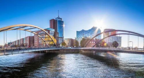 Hamburger Hafen mit Elbphilharmonie