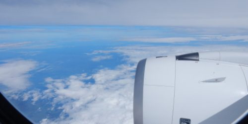 Rückflug Blick aus Flugzeug-Fenster
