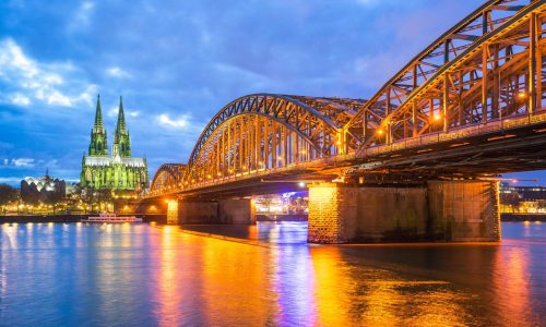Köln am Abend: Kölner Dom und Hohenzollernbrücke