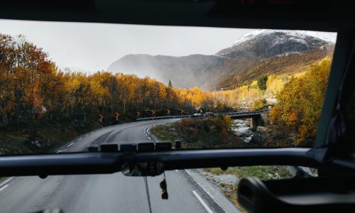 Hurtigruten Bus-Panoramafahrt Norwegen im Herbst